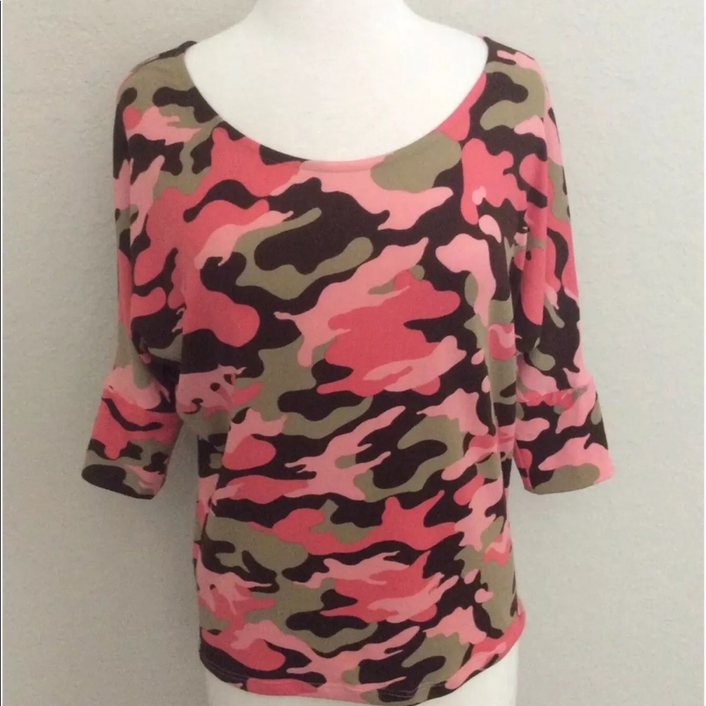 Boutique Pink Camouflage Top Size Medium